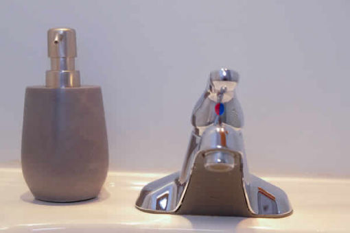 image: sink faucet